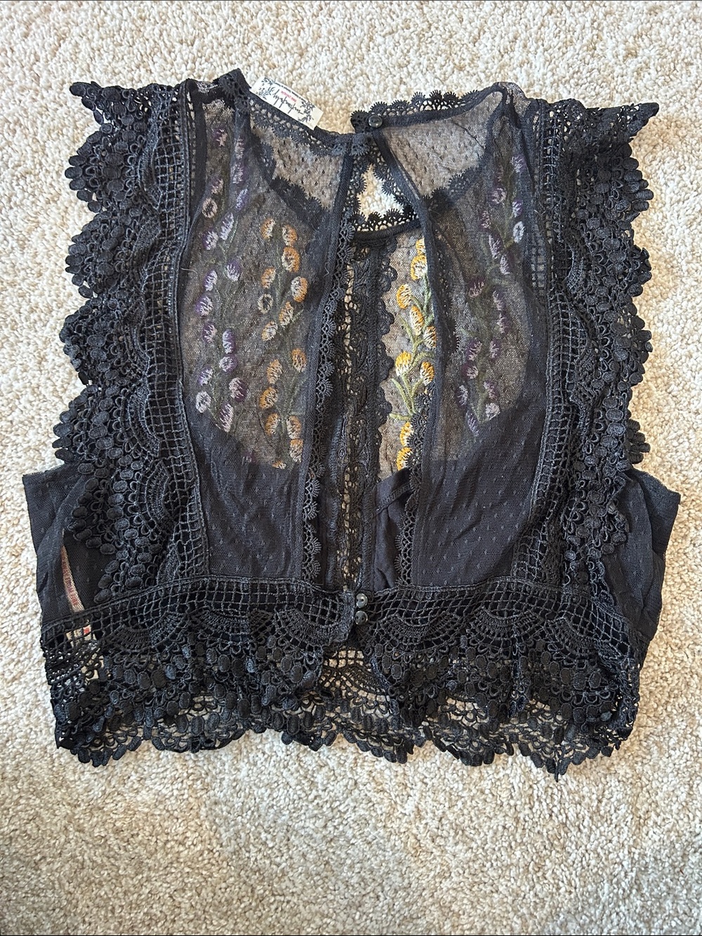 Black Lace Embroidered Sleeveless Top - Picture 2 of 3